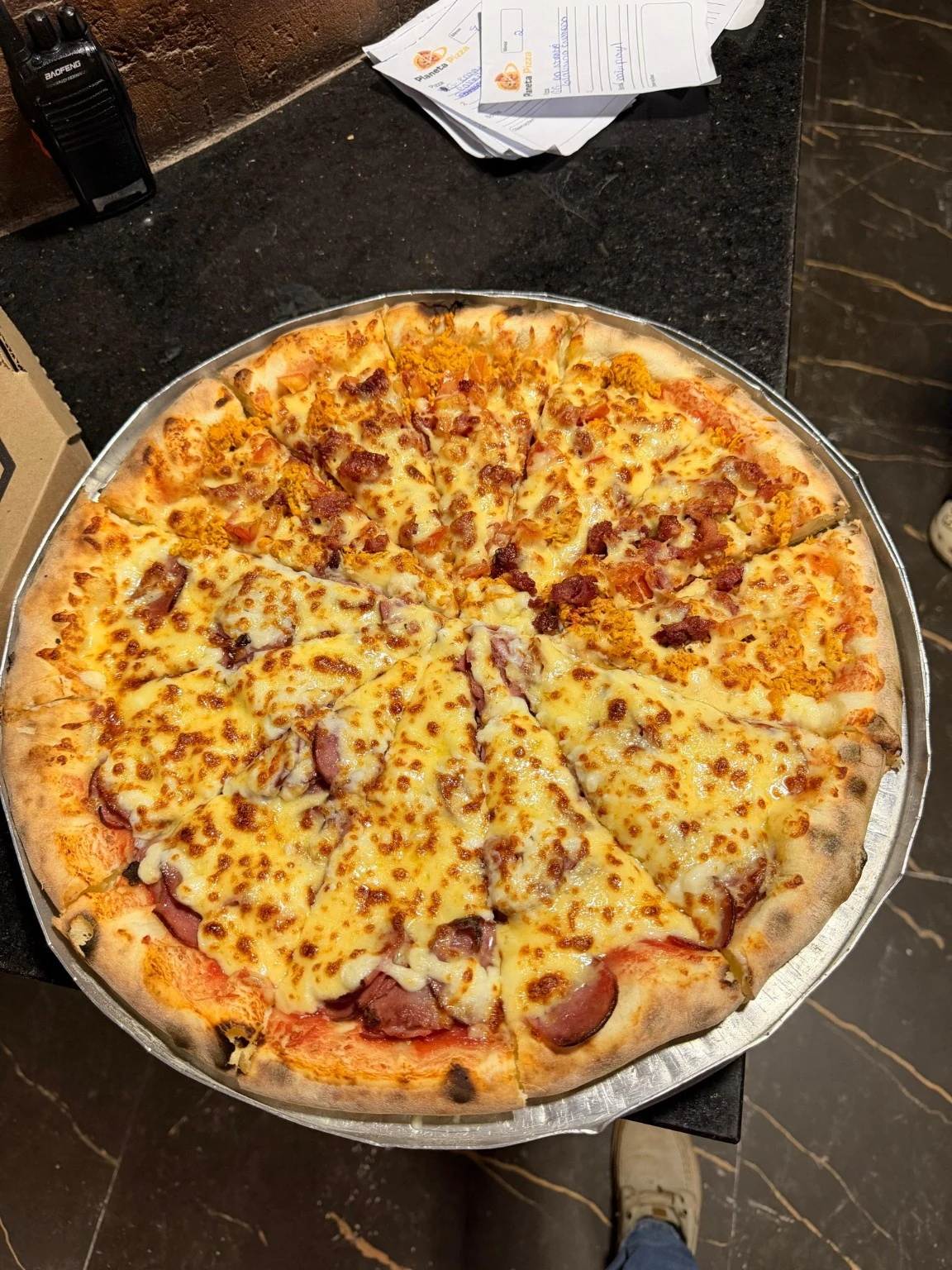 Pizza grande da Planeta Pizza
